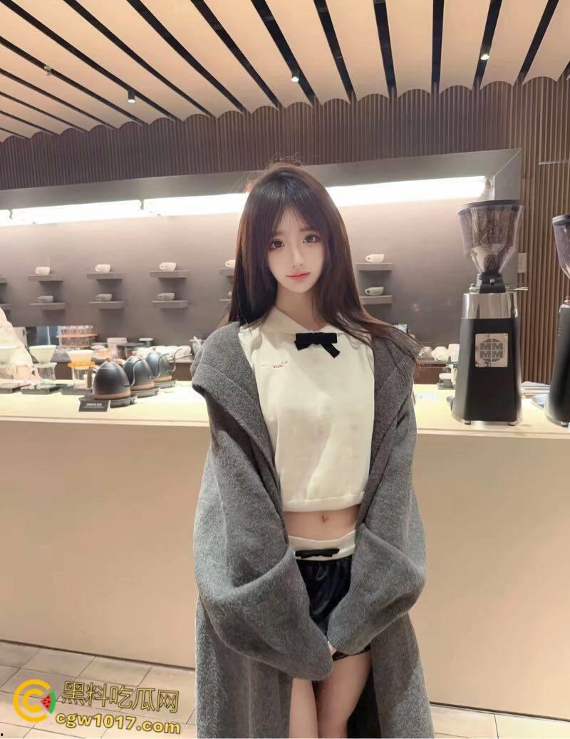 石家庄骚母狗【王露露】，在社交软件被拉下海约炮，JK制服深喉口交，白内裤挂在腿间就被抬腿爆操！-9