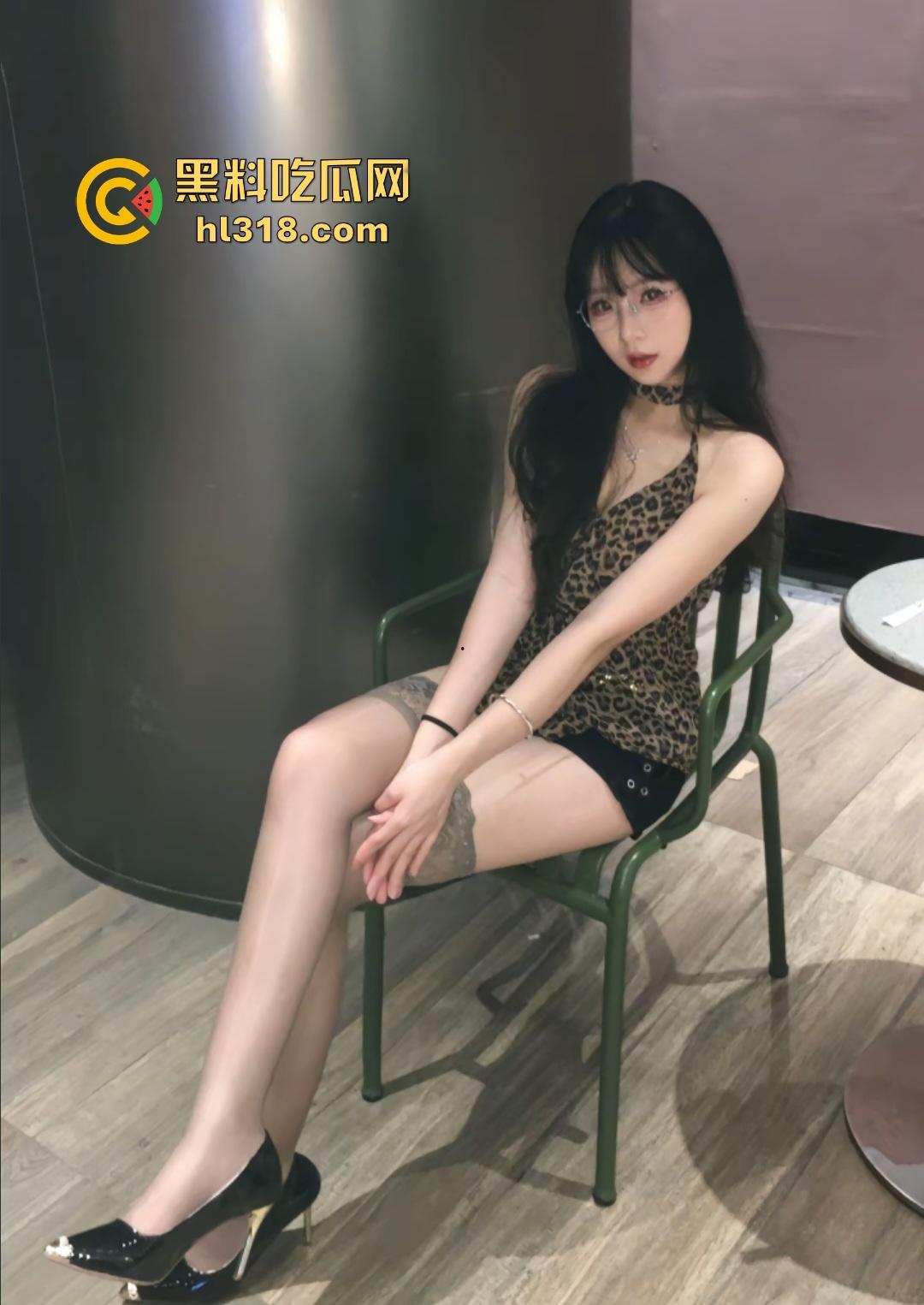 抖音骚母狗【小菜籽油】被白袜翘臀同性体育生无套暴操，插得痉挛喘不上气，这体育生是男女通吃啊！-3