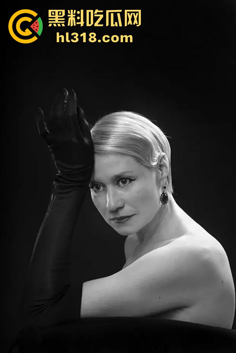 丹麦影后真枪实弹出演《女王诱罪》,后妈背着老公勾引继子,真实口交后入,找回久违的激情,太刺激了!-3