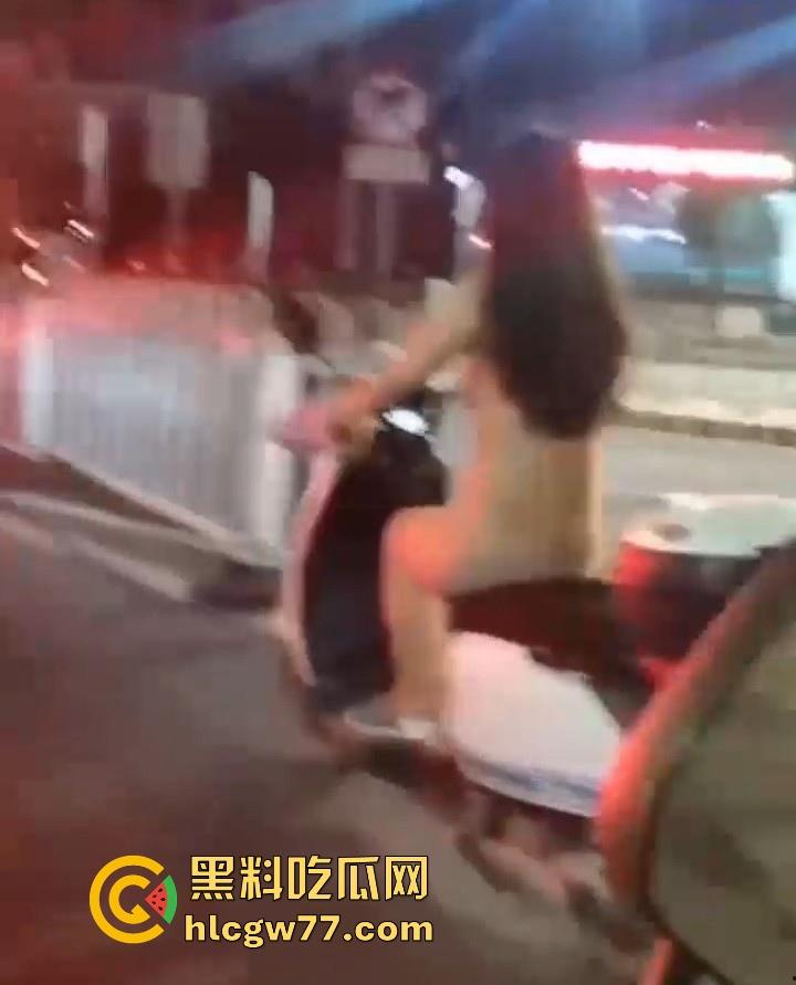 全网热瓜 潮汕大街惊现裸女 广东潮汕小仙女骑车突然停车把自己扒光全裸骑行!-3