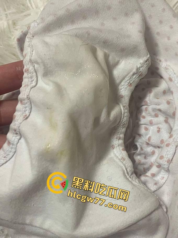 二次元【小鱼呆呆】脑户外露出,Lo装萝莉嘴甜骚货,穿JK被金主野战爆操,小白虎嫩得发光!-10