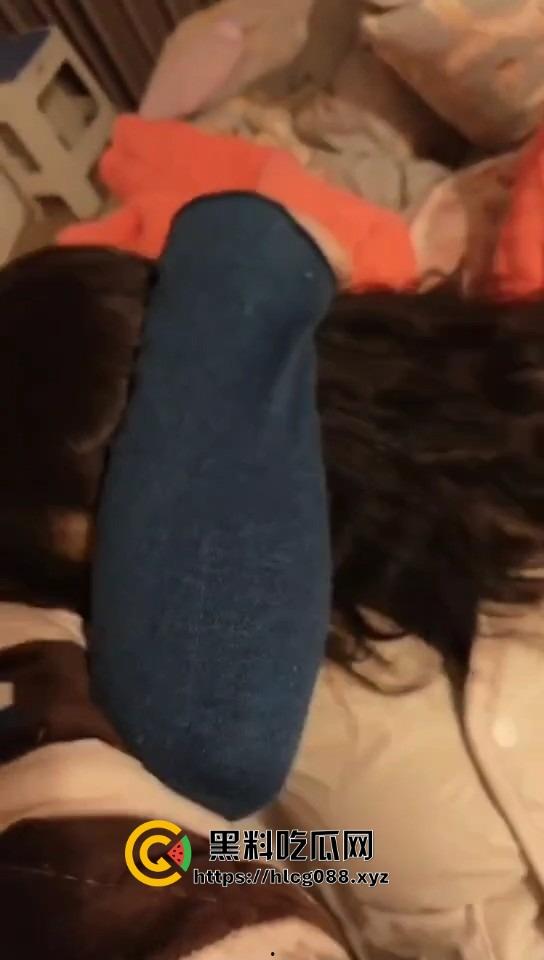 重庆沙坪坝区淫妇【杨芳仪】王者荣耀玩安琪拉勾汉子开操，老公气炸甩出聊天屌穴视频，这浪货一把年纪还挺骚！-17