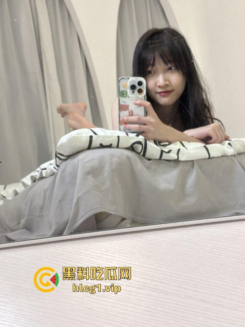 杭州海“龟”【潘玲玲】受眼镜男指导进军直播业 旁边还有打光的-15