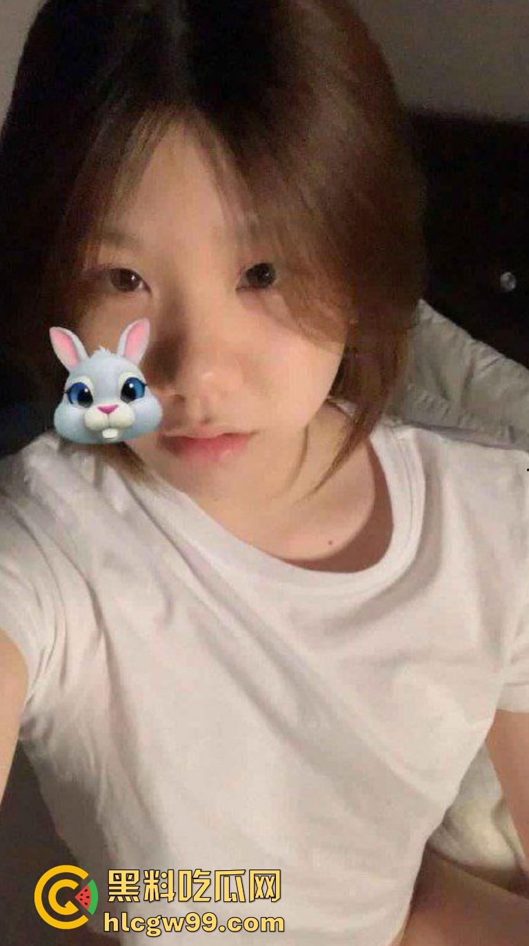 湖南工程学院高颜值萝莉少女【吴冰冰】不良视频曝光，清纯与性感并称，反差的让人惊艳！-2