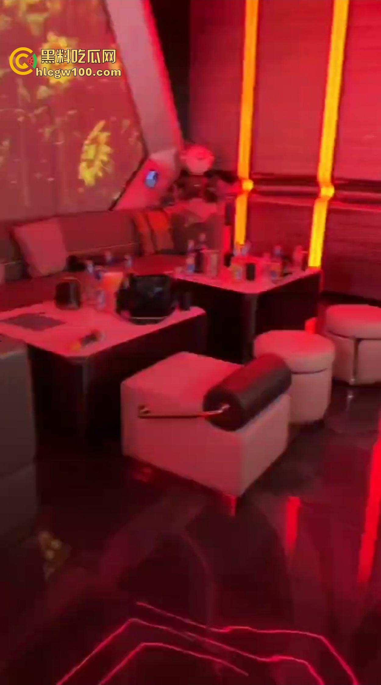 杭州富二代带嫩模KTV卫生间开炮，朋友全程录视频包厢不K歌只艹逼，有钱人的快乐就是这么简单而又朴实无华！-13