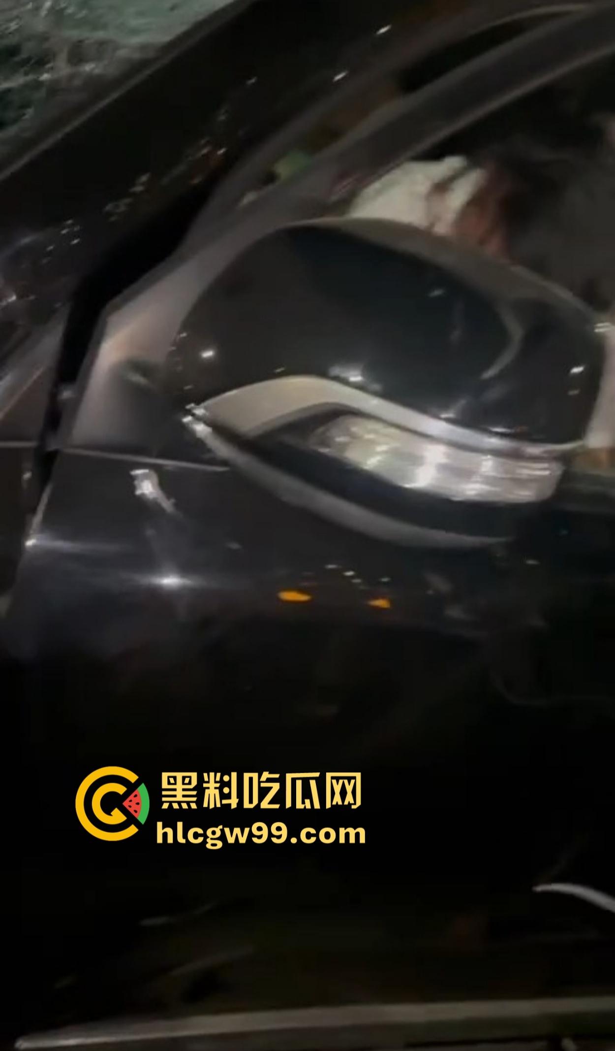 西港飙车肇事变车手逃亡，中国男子被外卖军团围堵暴揍 ，一边挨打一边喊骚瑞！-4