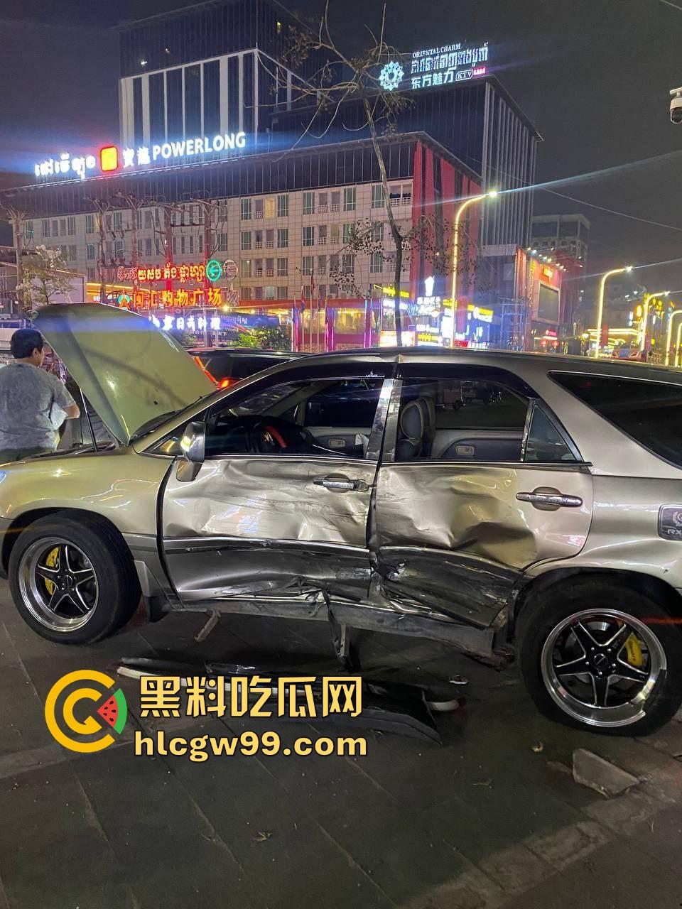 西港飙车肇事变车手逃亡，中国男子被外卖军团围堵暴揍 ，一边挨打一边喊骚瑞！-12