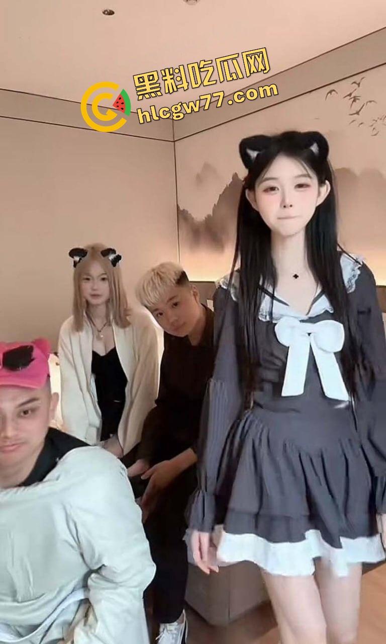 抖音清纯网红【诗颖】彻底崩了，拍视频是假，酒店趴体被精神小黄毛操成狗才是真！-9