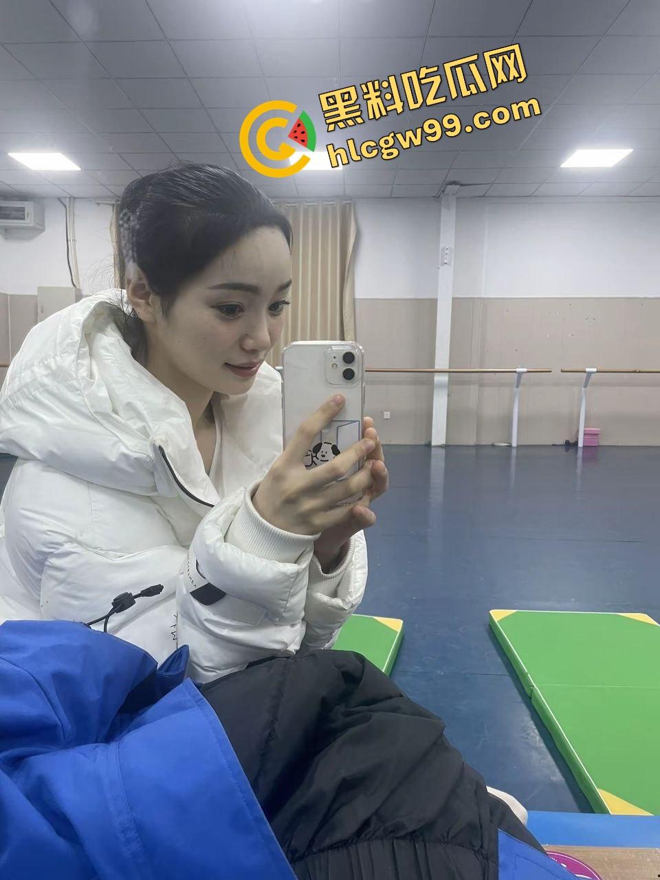 山东青年政治学院舞蹈生【张良贝】上岸后发泄欲望约大哥母狗般舔鸡，肛塞后入猛怼！独家曝光流出！-5