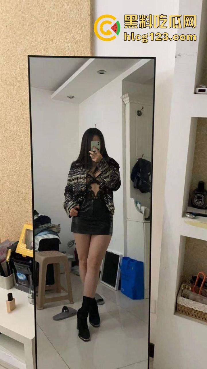 江苏人妻骚母狗苗慧慧，反差婊被爆出绿老公成马，情趣制服全是给别的男人穿！-7