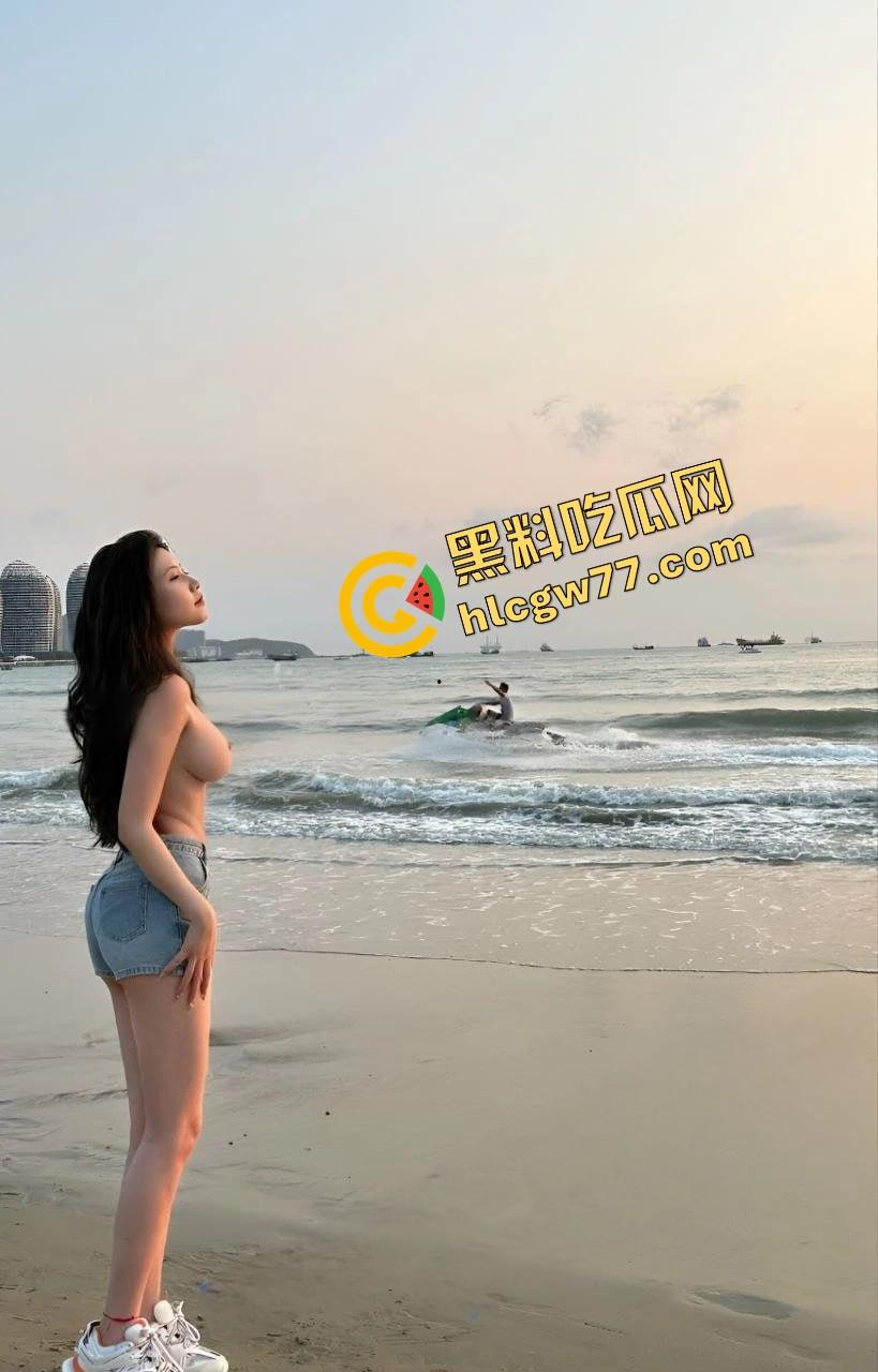 反差母狗【劳拉】户外群P爆射流出，巨乳晃爆蜜桃臀被操烂，跪舔轮插无套射到软！-4