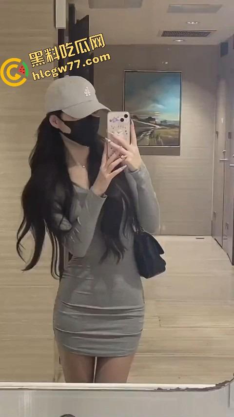 反差母狗【劳拉】户外群P爆射流出，巨乳晃爆蜜桃臀被操烂，跪舔轮插无套射到软！-6