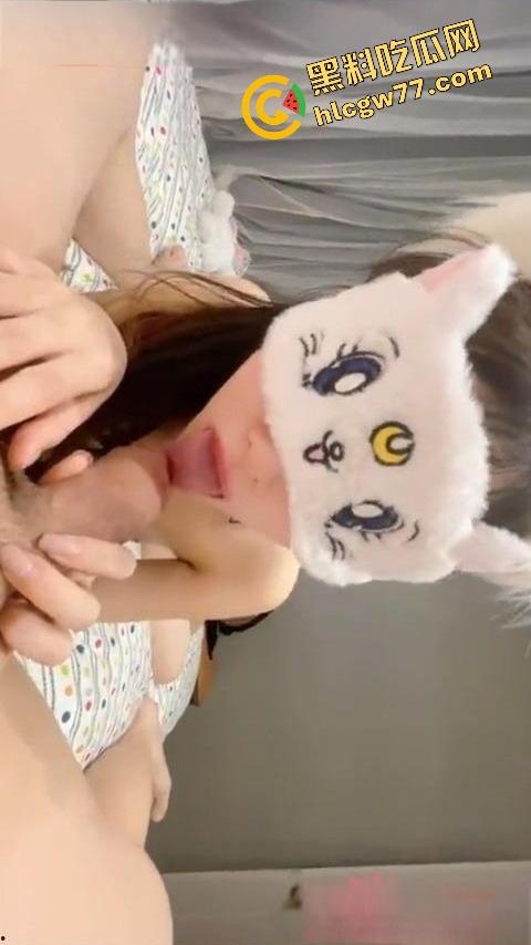 反差母狗【劳拉】户外群P爆射流出，巨乳晃爆蜜桃臀被操烂，跪舔轮插无套射到软！-15