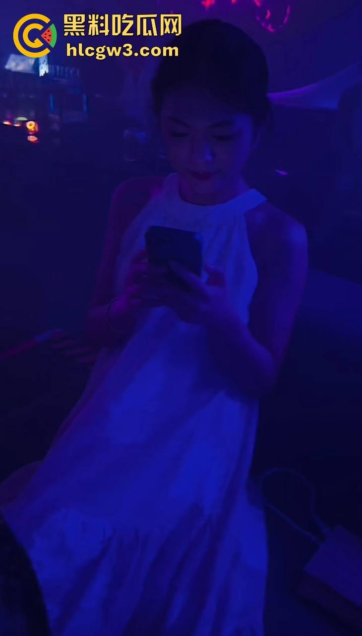 周末火锅约炮人妻『戴雅妍』 火锅局直通床上局 酒吧喝嗨主动求操 少妇屁股一拍屁股翘成桥大腿夹紧喊别停！-3