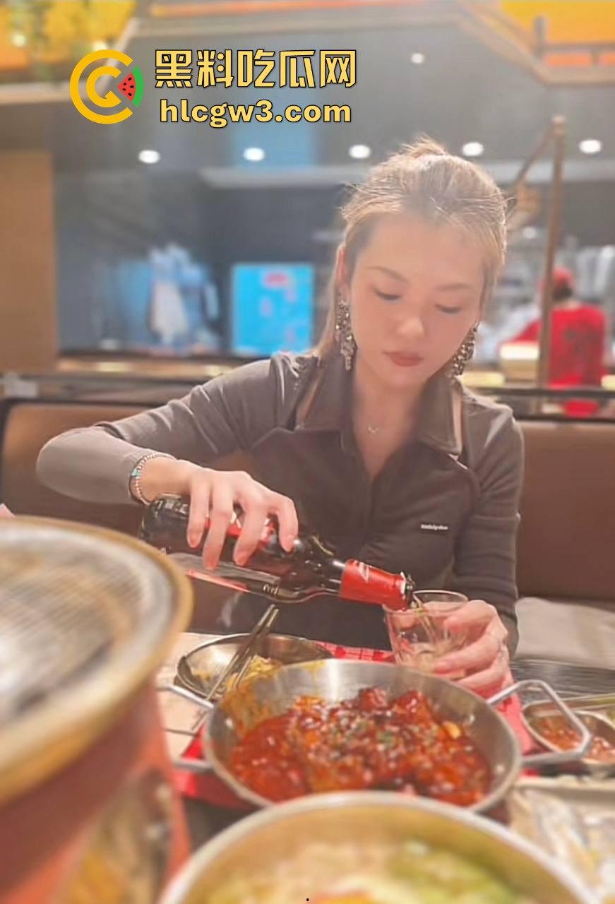 周末火锅约炮人妻『戴雅妍』 火锅局直通床上局 酒吧喝嗨主动求操 少妇屁股一拍屁股翘成桥大腿夹紧喊别停！-9