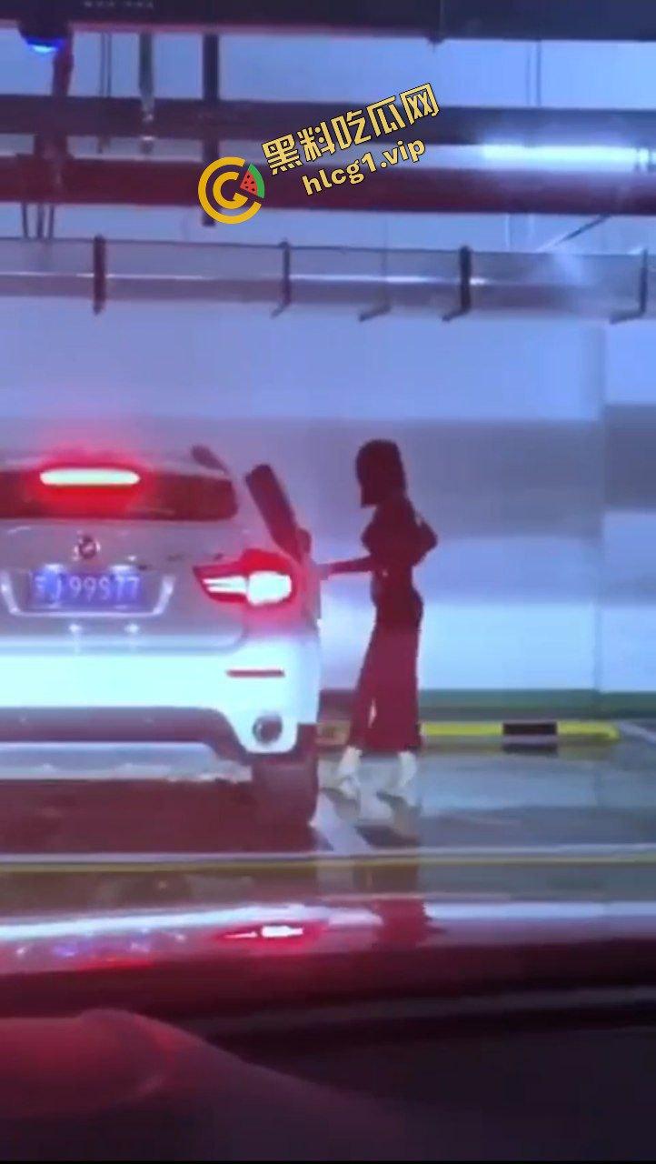 地下车库之 宝马激情车震！后妈裙美女上位 榨干的节奏！闺蜜刺激偷拍解说！-4