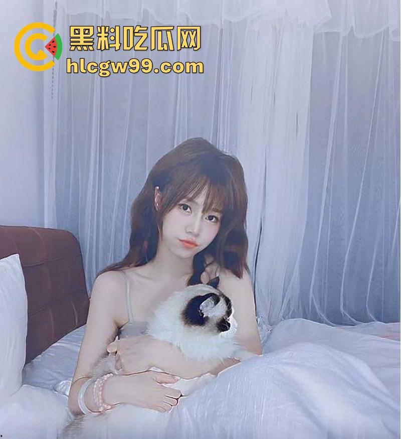 女友网瘾太大怎么办？让她吃鸡巴放松一下，重庆工商学院清纯反差女友【徐馨雯】调教视频泄露曝光！-6