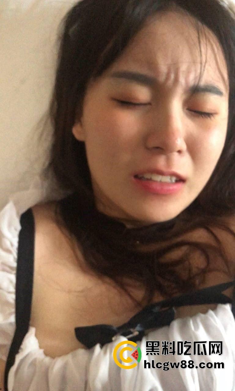 福州妹子【孙雪】周日穿女仆装被按在窗户边趴着被猛操,射完还主动舔干净,男友连操数小时无套爆射!-2