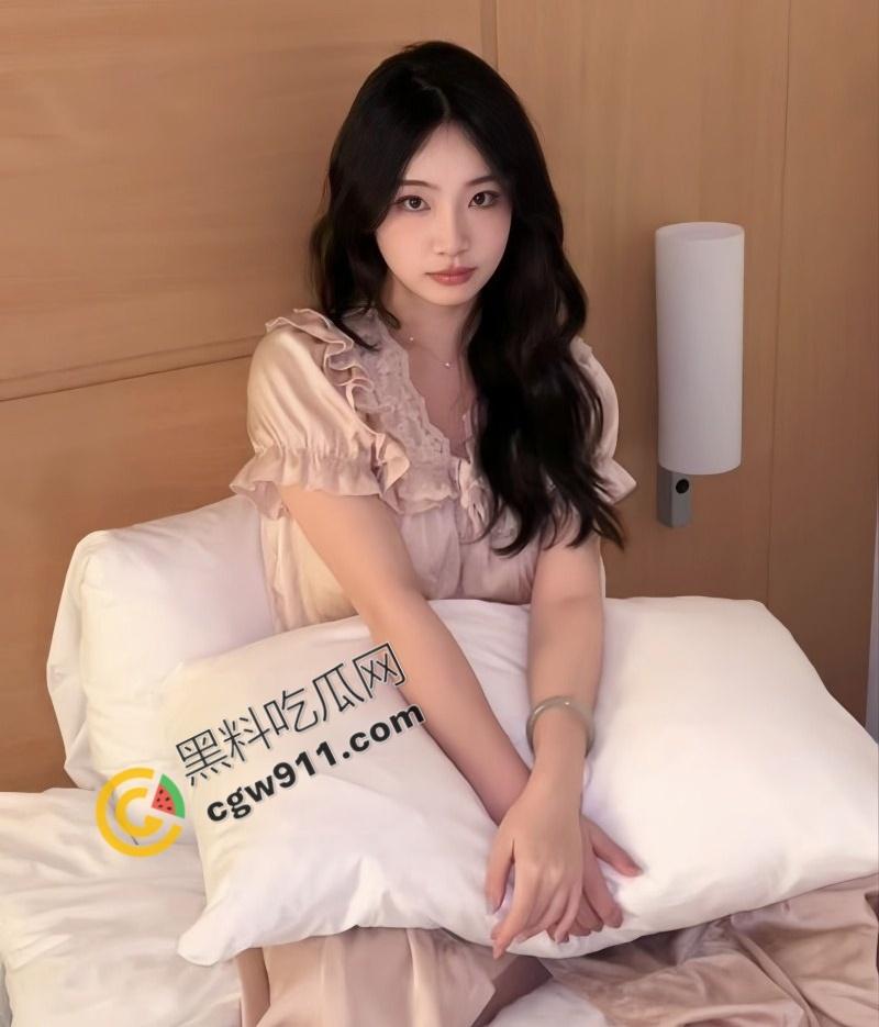 天津大学生【韩梅塰】酒店激情大曝光：深喉舔鸡吸吮龟头，后入爆操娇喘连连，火爆身材引爆欲望！-7