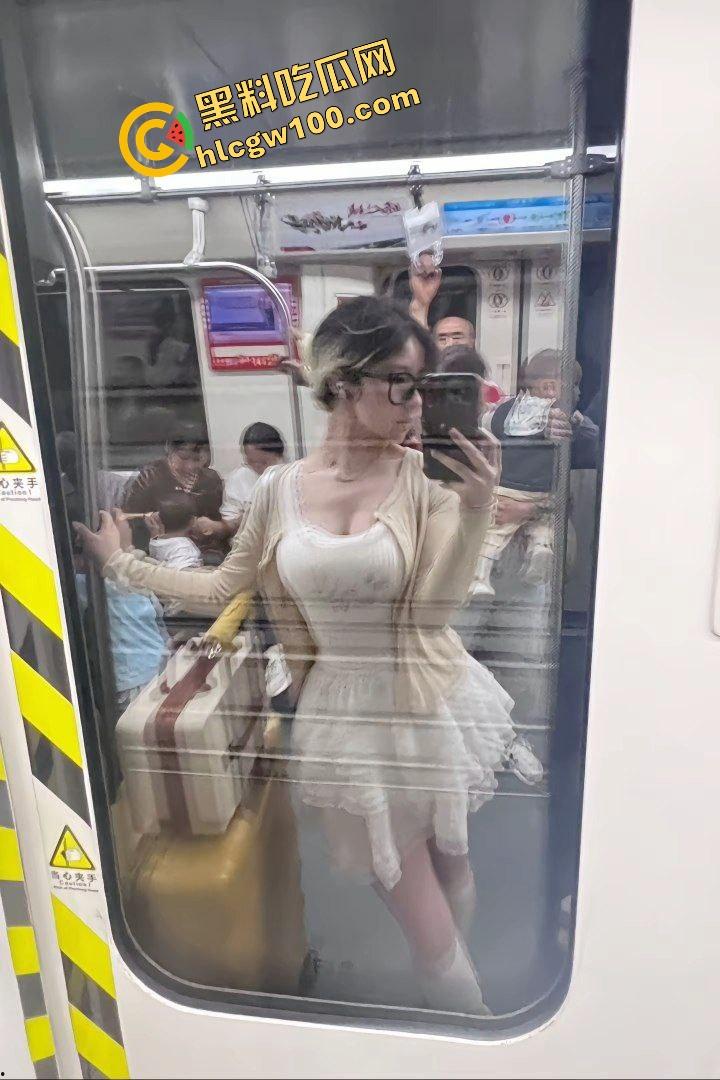 湖南第一师范反差骚货豪乳大奶尤物『郑爽怡』宿舍发骚私拍搓奶抠逼供金主！粉嫩鲍鱼忒淫荡！原创独家流出！-1