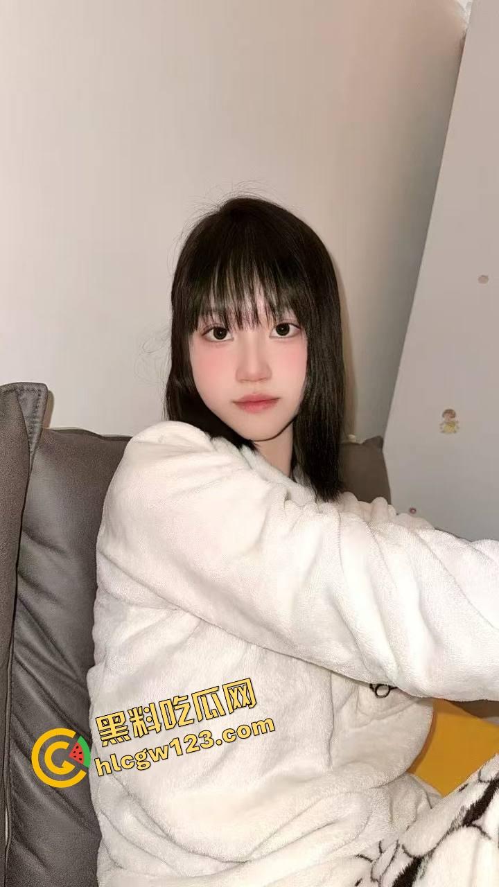 青岛大学研究生【程明琪】塌房 清纯学霸身材堪比模特,却被渣男曝光床照,粉嫩身躯全网疯传!-3