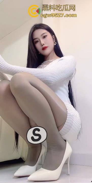 抖音性感网红【柠檬不酸】付费福利视频合集泄露，高挑御姐黑丝高跟。大秀自慰巨乳，这身材爱了！-2