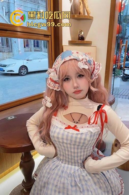 抖音反差骚母狗网红主播【胖狗崽】付费内容曝光，露脸真空骚舞极品，身材一览无遗，诱惑满满！-3