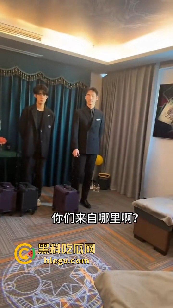 富婆闺蜜团豪爽组队找男模按摩！小仙女们的放松派对不输男的会玩！-5