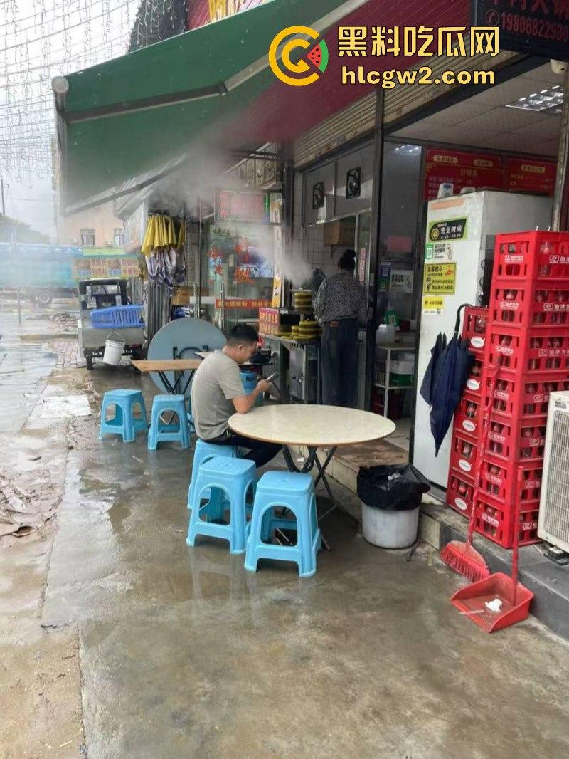 这么卷吗？广东中山市网红店【肠粉姐姐】黑丝长腿大美女现在卖肠粉都需要低胸职业装-4