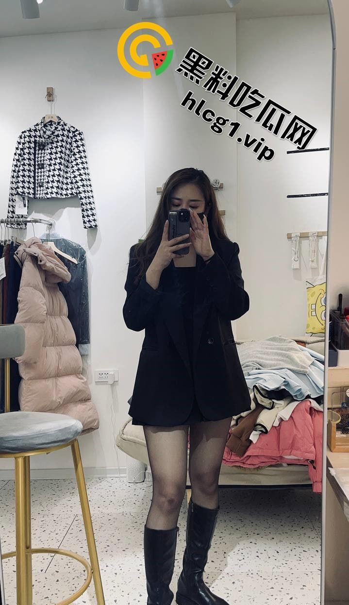 服装店老板娘遭男友无耻曝光!私密照外流引热议,身材火辣成焦点!-2