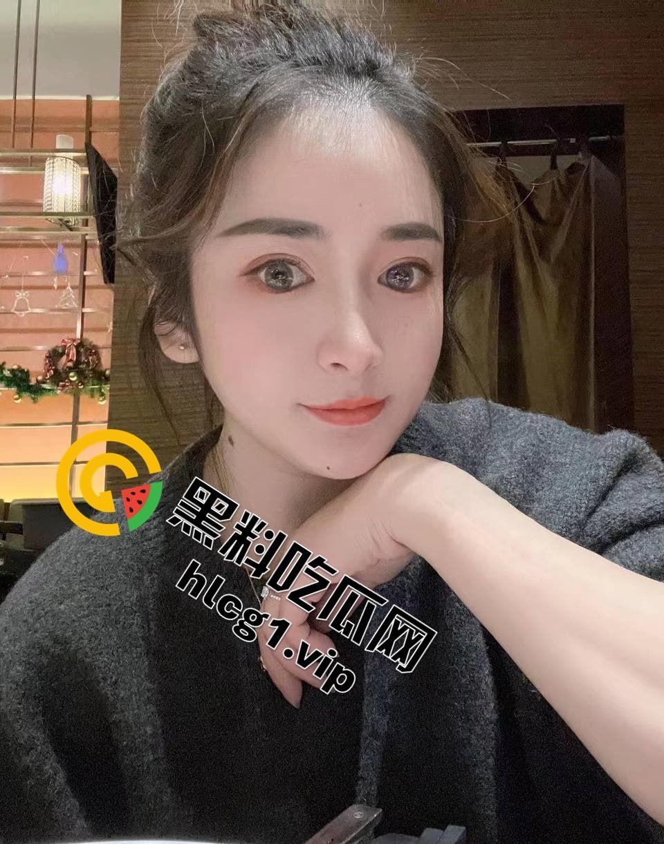 服装店老板娘遭男友无耻曝光!私密照外流引热议,身材火辣成焦点!-3