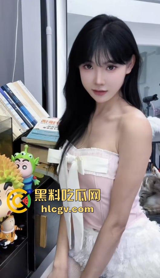 抖音60w粉丝网红『牛b』小三上位大翻车!八块腹肌男友性爱视频流出,恋爱脑遭遇渣男终成笑柄!-17