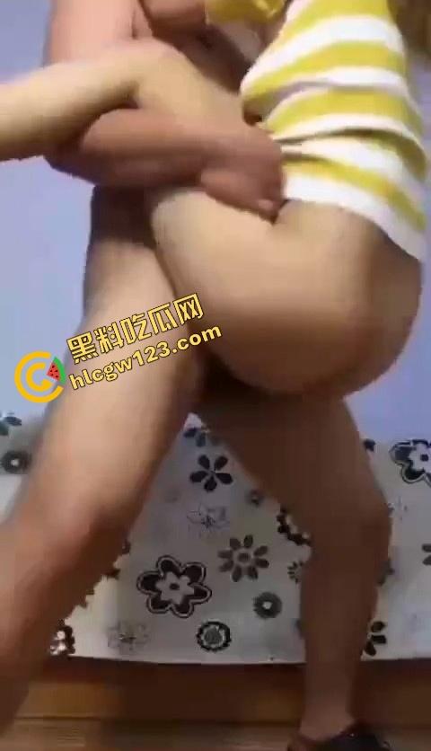 生活不过是鸡巴有得插，酒有得喝，睡懒觉没人吵，骚货主动跪着喊老公工资不涨但日子照爽！-11