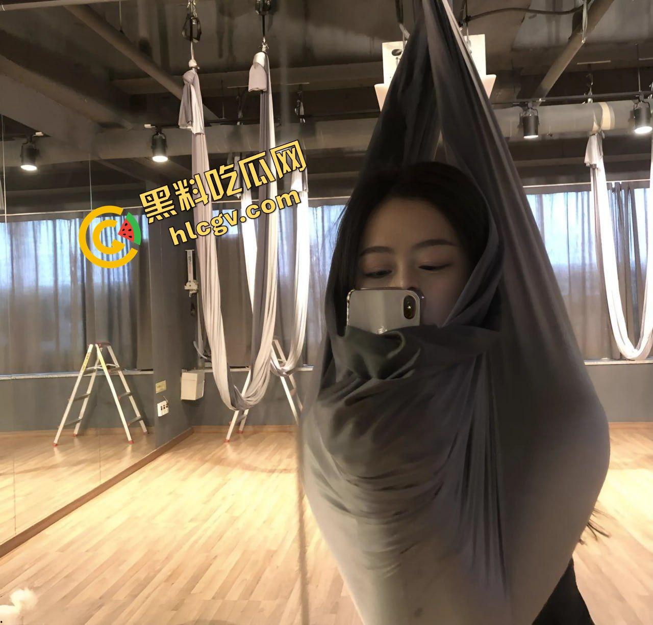 浙江杭州反差母狗『陈洁』酒吧结交社会男友 刚认识就到家里做爱 淫荡至极！独家曝光！-5