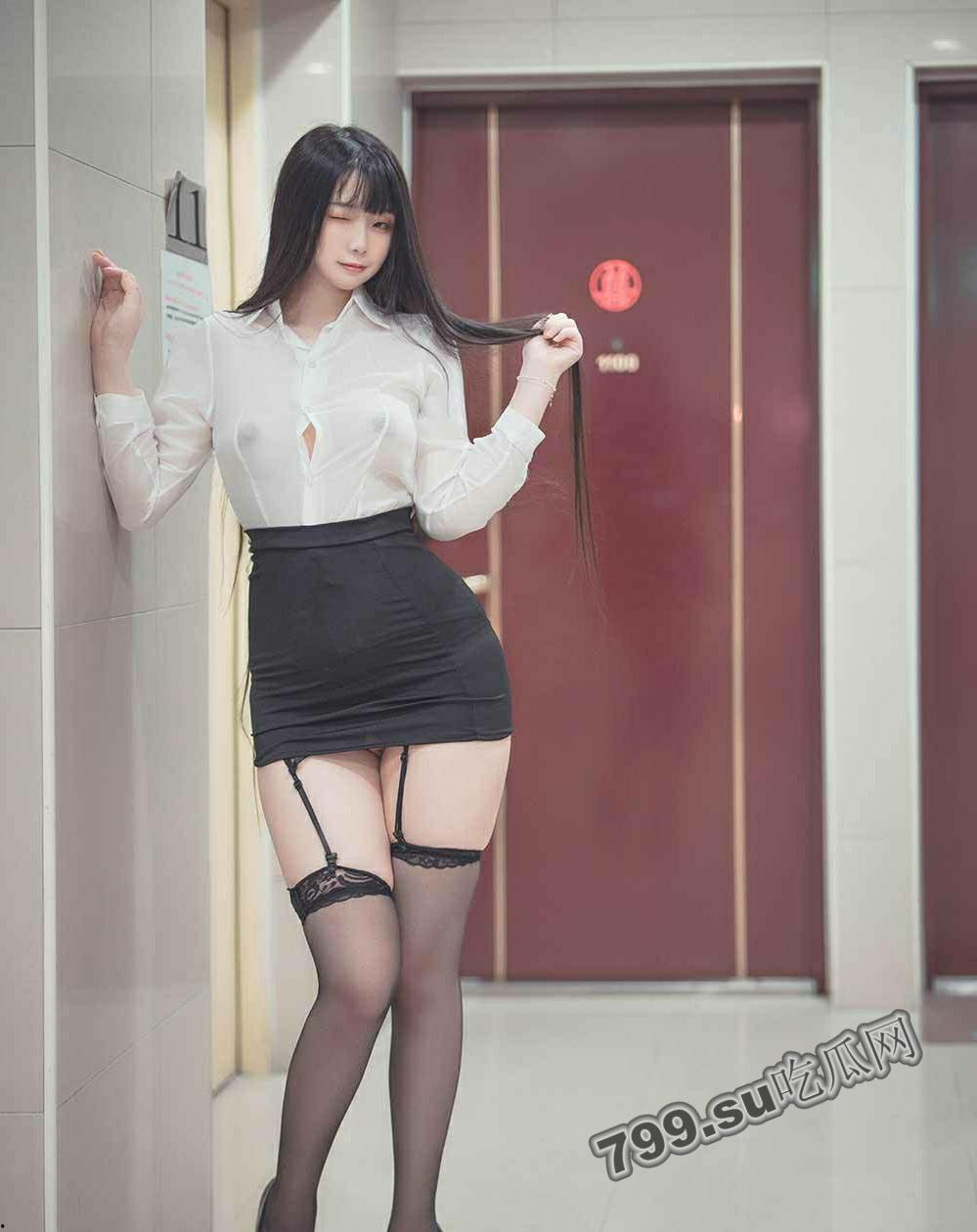 推特二次元卡哇伊 COSER 极品女神反差妹「落落 Raku」原版私拍视图-14