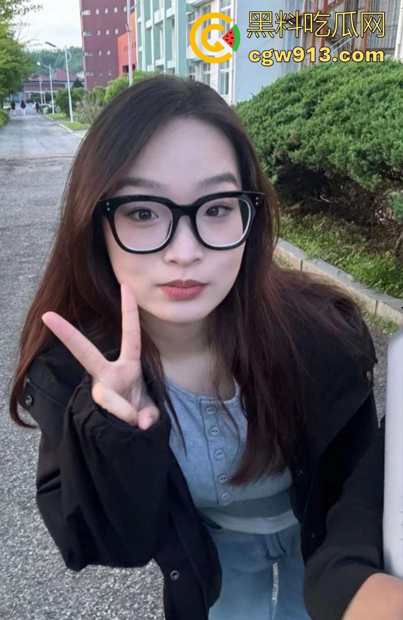 辽宁丹东辽东学院【李想】，有男友还出来约炮体育生，被人家3p打桩爆插，口交毒龙样样精通！-4