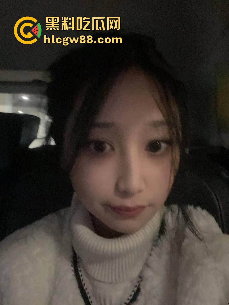 上海交通大学『周奕』反差骚母狗在酒店被丢床上爆操,激情打桩到失神,内射小穴表情太淫荡!-6