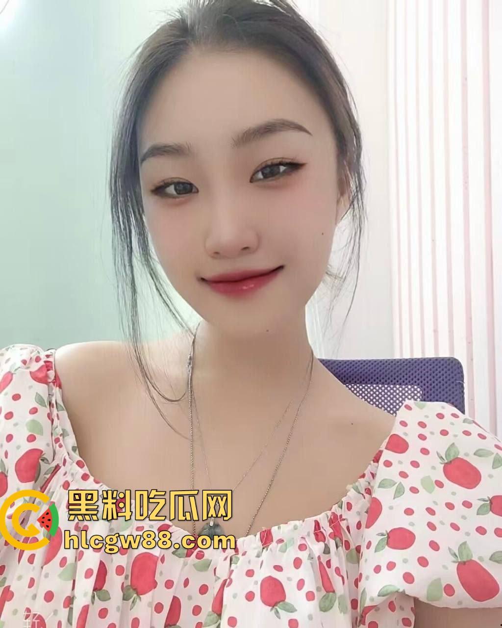 上海交通大学『周奕』反差骚母狗在酒店被丢床上爆操,激情打桩到失神,内射小穴表情太淫荡!-7