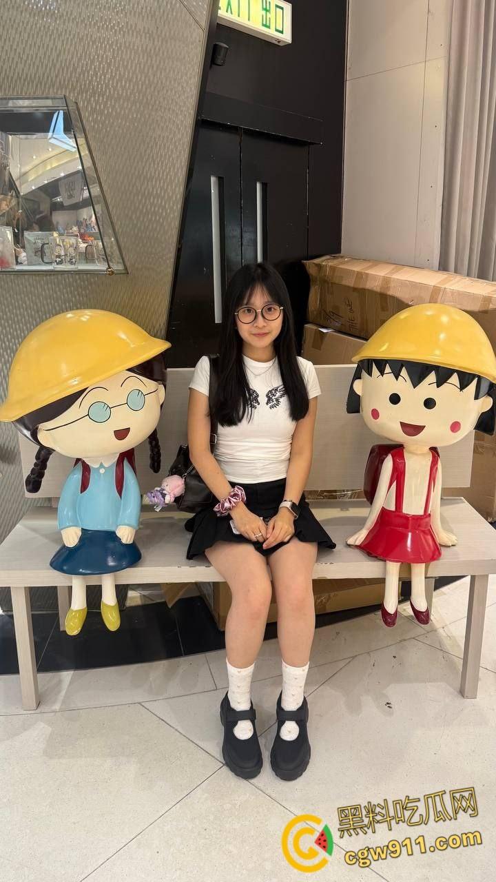 香港清纯学生妹【朱双双】,户外露脸口交,白袜校服跪舔男友大屌,内裤挂在腿上被抬腿后入,还颜射一脸 !-1