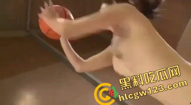 三个球怎么防？樱花妹子全裸打篮球，胸前双球晃得比运球还猛，樱木花道来了都要走神！-12