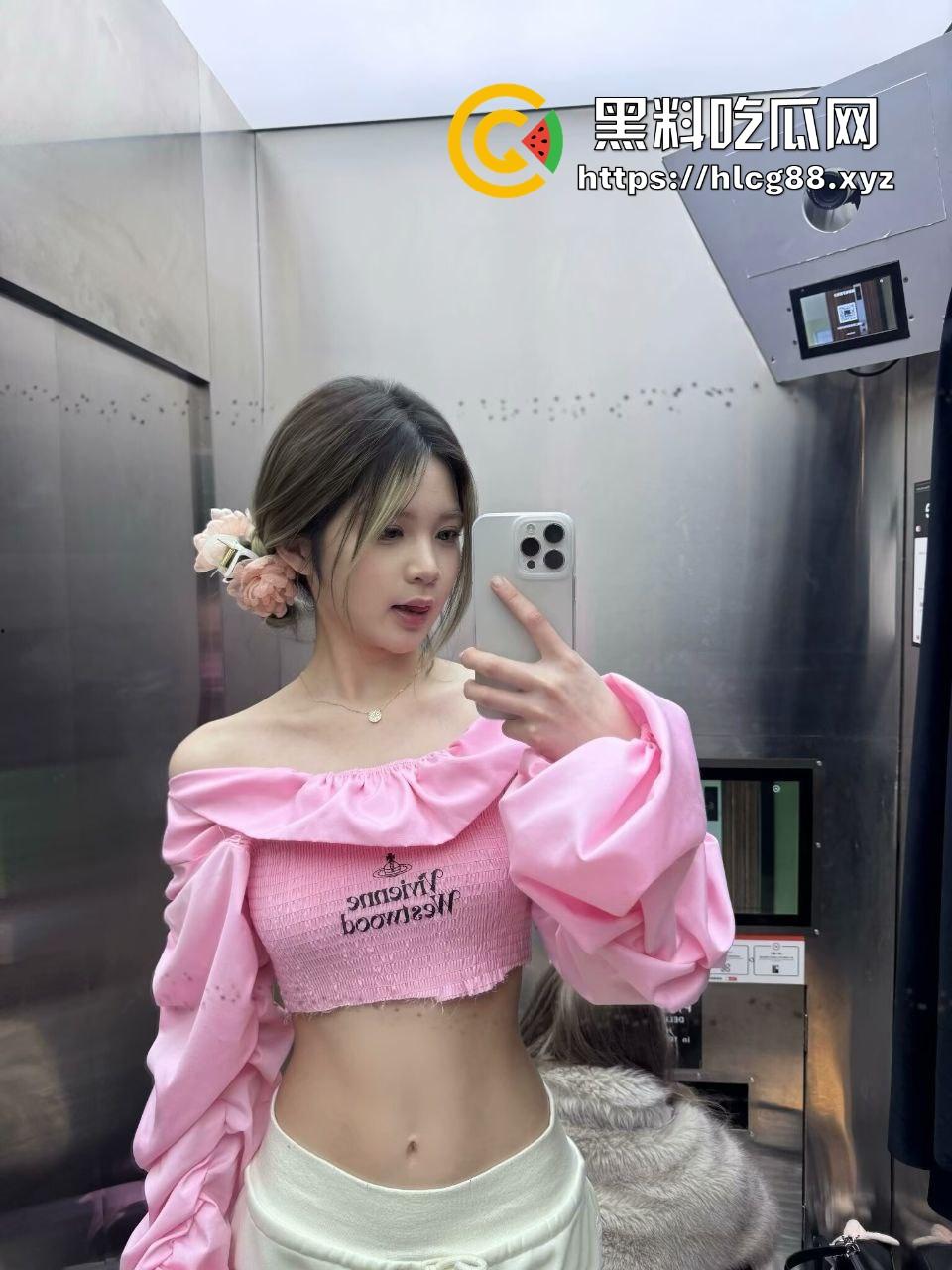 广州肇庆小区26岁人妻【春春】老公常出差变炮友玩物，裙子无内裤逛超市湿透渔网开干！-3