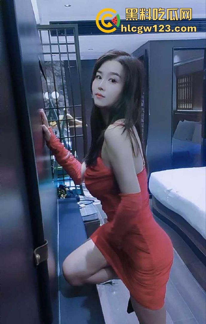 绿帽哥投稿！极品反差淫妻女友 被绿帽老公带出去群交 各种约炮抽插 性爱私拍视频流出！-2