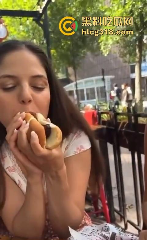 欧美美女热狗捅逼，狂插到底淫水沾满，你的热狗多沾海鲜酱料好了，给你你敢吃吗 ？-7