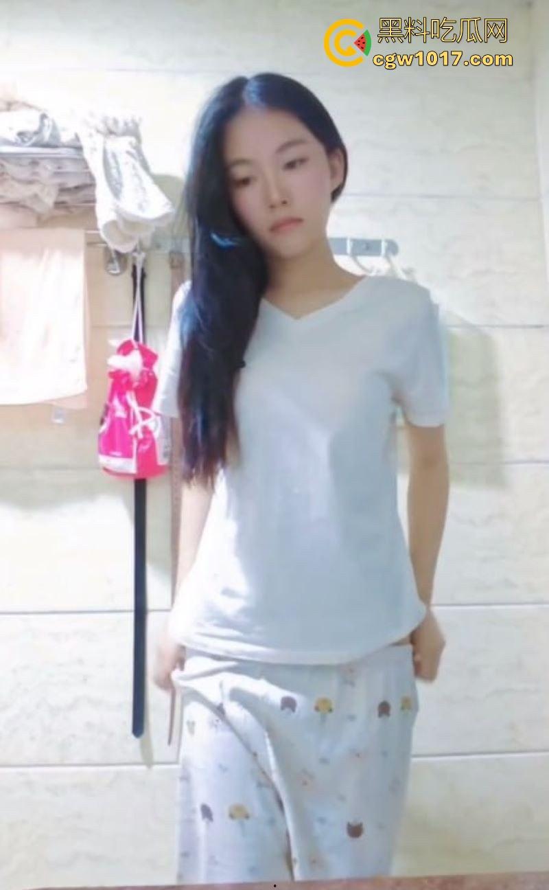 监督清纯女友洗澡!浴室蒸汽弥漫,粉嫩巨乳湿身沐浴,从青涩到大胆面对镜头裸漏,平静的诱惑着撸点爆炸!-2