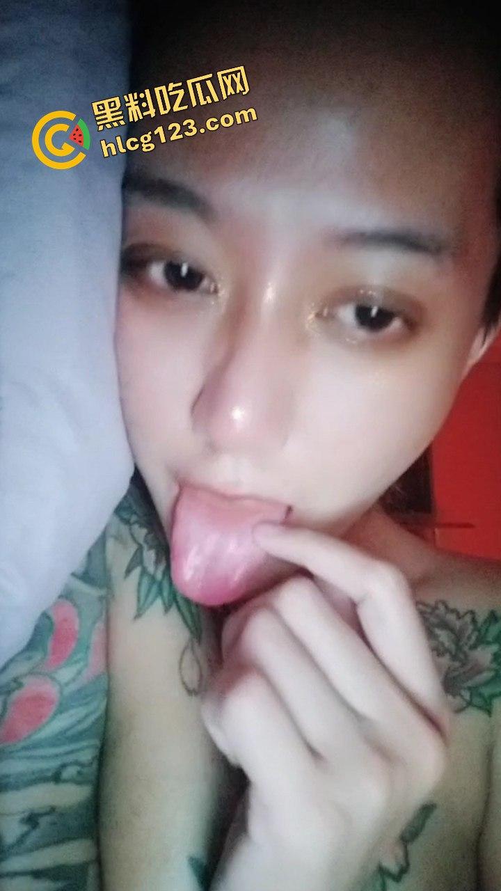 台湾花臂纹身妹『夏思思』反差淫骚爆发！高挑火爆身材巨乳满屏，调教自摸视频外泄！-4