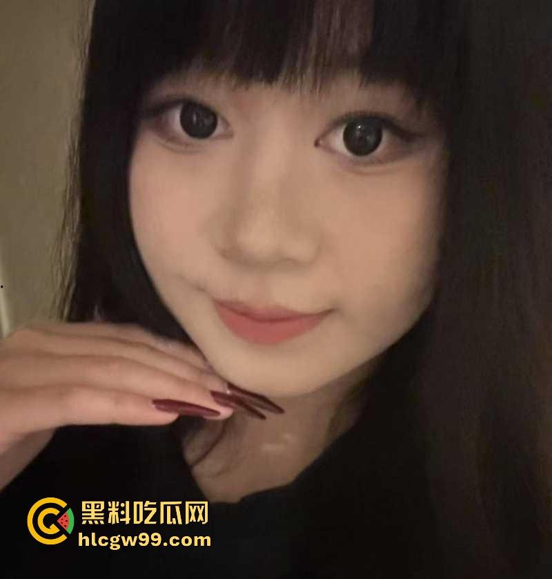 辽宁工商学院极品大三学姐【吴诗芸】给炮友拍裸照被玩腻后曝光,现实中很甜在床很骚。很有撸点!-3