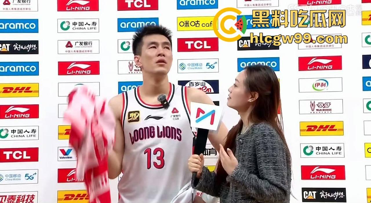 什么情况？广州男篮球员通道围堵山西男篮，打球不过瘾现在开始打人了，现场乱成一团！-5