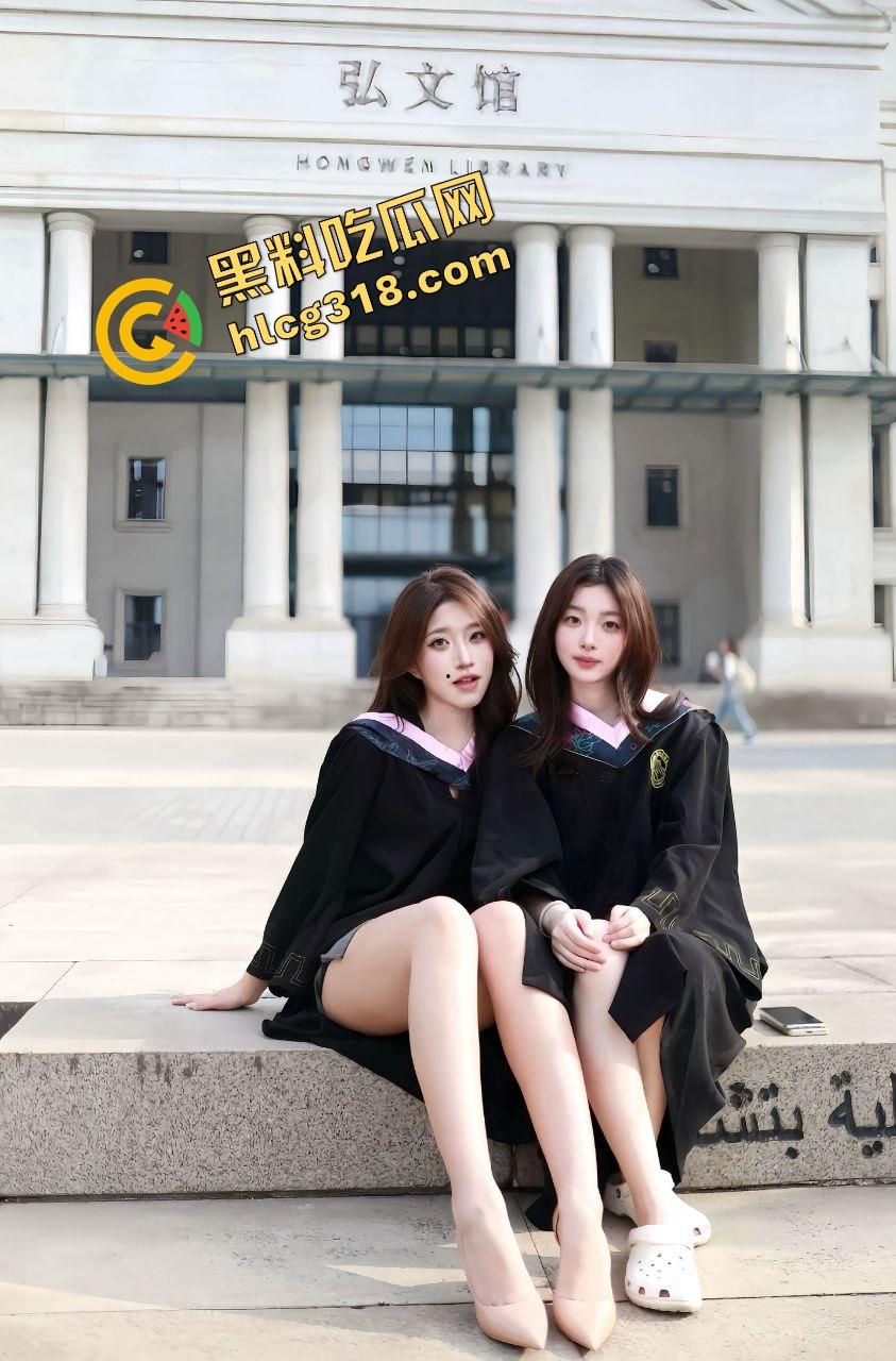 毕业照拍完直接口,大学妹子吃鸡时间曝光,骚腿外露舔得丝滑吃的不是肯德基,是男友带来的原味鸡巴!-3