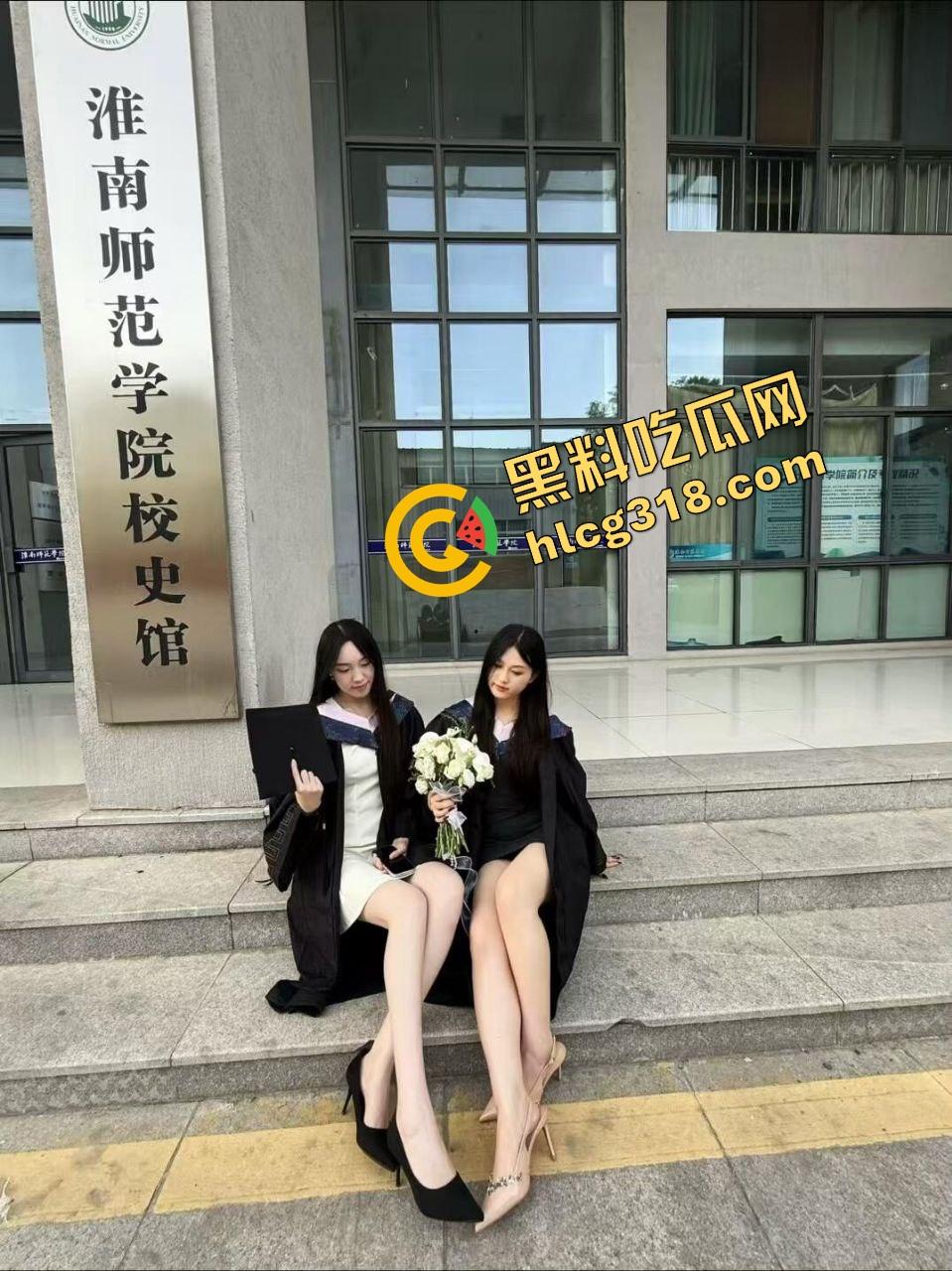 毕业照拍完直接口,大学妹子吃鸡时间曝光,骚腿外露舔得丝滑吃的不是肯德基,是男友带来的原味鸡巴!-7