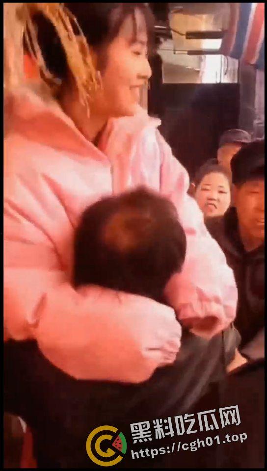 婚闹合集!打人 绑人都是小儿科 现场吃新郎大屌 伴娘奶子都要被捏烂了!-6